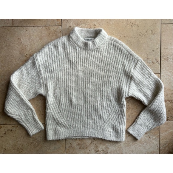 Abercrombie & Fitch Sweaters - Abercrombie & Fitch White Sweater Size Medium